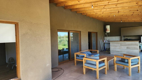 Casa En Venta - 3 Dormitorios 1 Baño - 1118mts2 - Florencio Varela