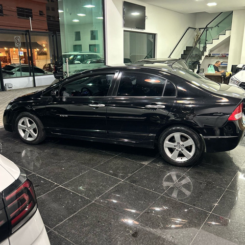 Honda Civic 1.8 Lxs Flex Aut. 4p