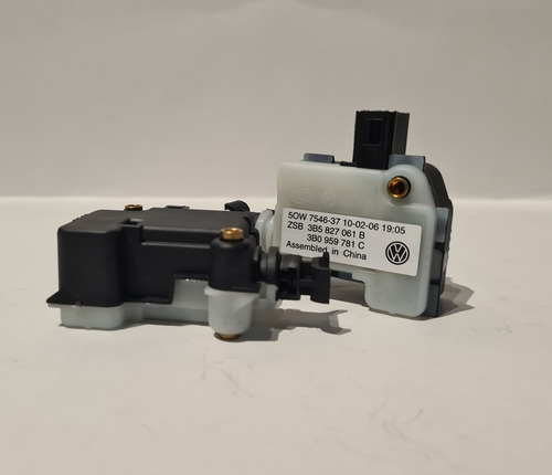 Imagen 3 de 3 de Vw Bora, Motor Bloqueo Baúl, Especifico.