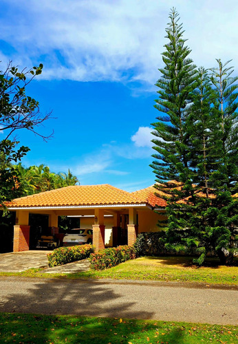 Se Vende Villa En Metro Country Club, Juan Dolio.