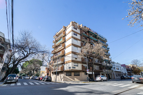 Venta. Dos Ambientes Con Balcon Y Lavadero. Villa Crespo