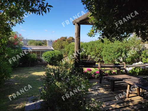 Clásica Casa En El Corazón Del Pueblo De José Ignacio. (ref: Fro-67)