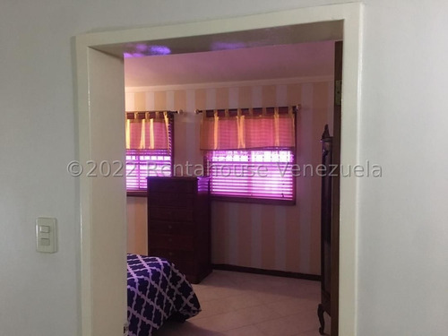 Imagen 12 de 30 de Casa En Venta En La Rosaleda Este De Barquisimeto Lara 0-4-2-4-5-9-3-7-5-4-2 Código Mls Rent-a-house: 22-20967, Cuenta Con 3 Habitaciones, 3 Baños, 156 Mts2, Conjunto Privado