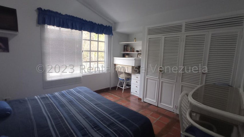 Hermosa Y Amplia Casa Quinta, De 3 Niveles, Ubicada En Una De La Mas Exclusivas Zonas Del Norte De Valencia, El Parral, Amplio Jardín Con Parrillera, Piscina Y Área Social Techada
