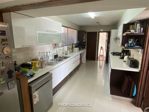 Casa En Venta De 4 Dorm. En Las Condes