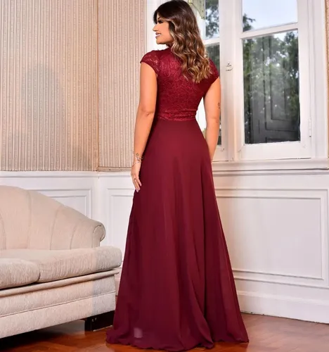 Vestido na cor marsala para madrinha 2025