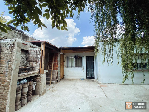 Casa En Venta - 2 Dormitorios 1 Baño - 95mts2 - Abasto, La Plata