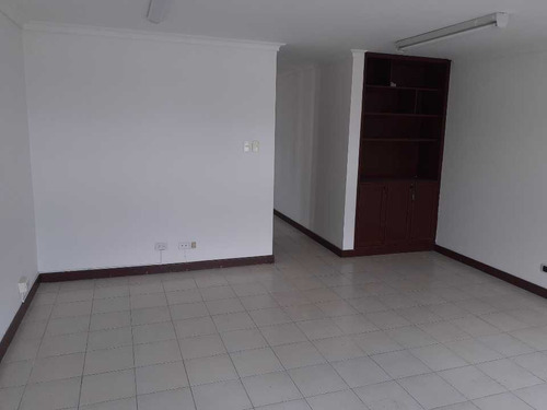 Imagen 16 de 20 de Oficina En Venta/arriendo En El Sector Plaza De Bolívar / Cod.4970402