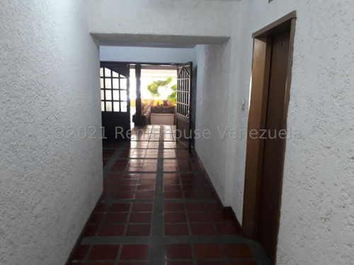 Imagen 20 de 23 de Apartamento En Venta En Cumbres De Curumo 22-6130