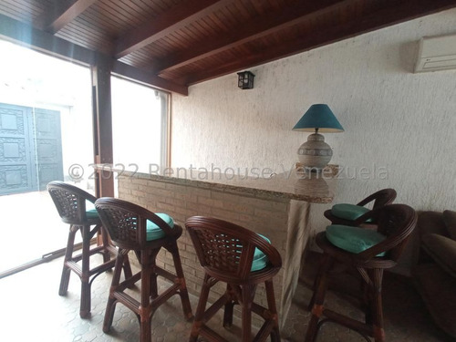 Monicam 23-424 Imponente Townhuse Anclado En Zona Privilegiada, Exquisita Ambientación, De Impecable Diseño, Propiedad De Tipo Duplex Con Amplitud En Sus Niveles De Bella Arquitectura