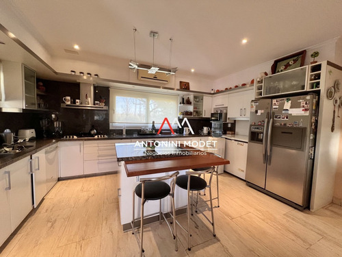 Imagen 8 de 18 de Imponente Casa En Venta En La Lomada De Pilar
