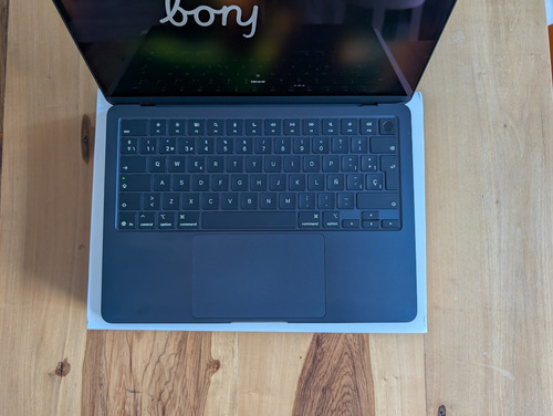 Apple Macbook Air M4 (2025) 16gb Teclado Español Con Ñ Negro (Usado)