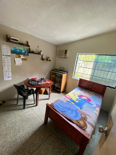 Vera Casa Inmobiliaria Vende Casa En La Urb La Esmeralda Dmo