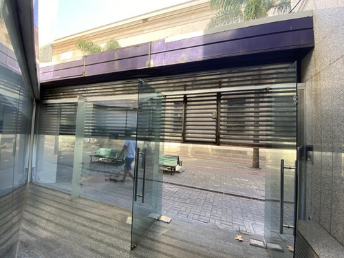 Importante Edificio Para Entrar Sobre Peatonal Sarandi