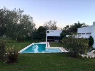 Imagen 16 de 30 de Venta-importante Casa De Categoría Estilo Moderna-villa Allende Golf