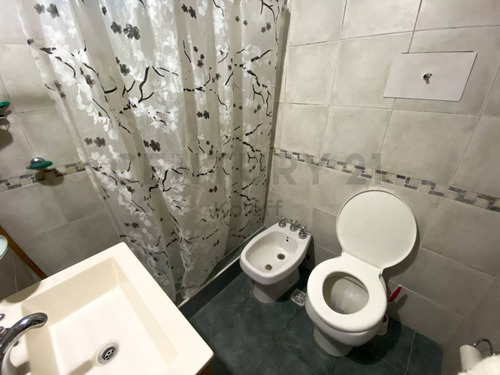 Imagen 13 de 14 de Ph De 3 Dormitorios Con Patio En 30 E/ 65 Y 66 - En Venta