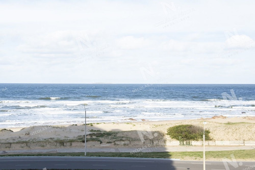 Imagen 11 de 15 de Hermoso Departamento Frente Al Mar!!! - Punta Del Este Brava