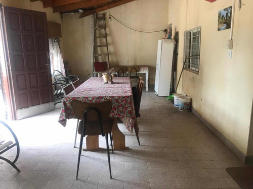 Casa Para Reciclar De 3 Ambientes Cochera Parque