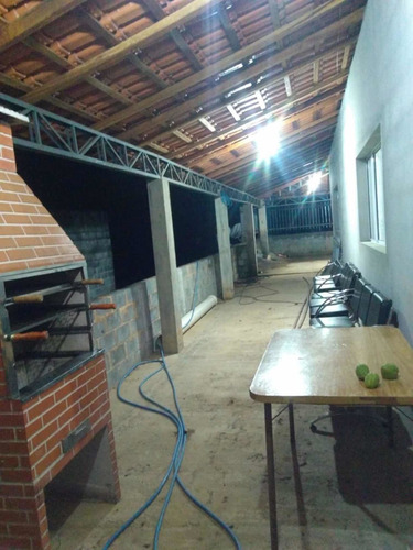 Chácara Com Casa De 216 Metros Quadrados Com Varanda