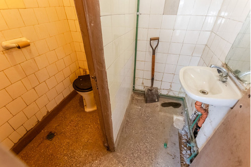 Venta-tipo Casa- Ph 3 Amb. C/ Local En Esquina