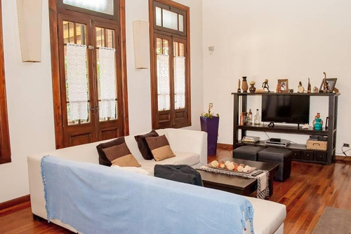 Hermosa Casa Súper Cómoda Y Espaciosa, Con Cochera, Pileta, Jardín Y Parrilla!