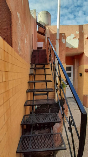 Imperdible Casa De 5 Amb. Con Gge. Espacios Amplios Y Ubicación Estratégica.