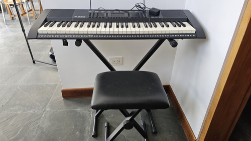 Teclado Musical Alesis Melody 61+ Silla+base. Como Nuevo