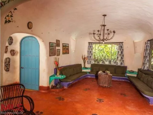 Encantador Lugar, Con Un Diseño Artístico(mls#238626)