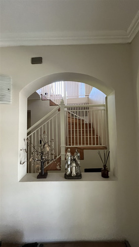 Casa En Venta De 7 Dorm, 2 Suite ,4 B ,en Lo Barnechea