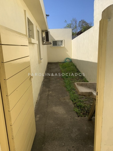 Casa De Cuatro Dormitorios Completamente Reciclada En Venta En Playa Mansa- Ref: 2679
