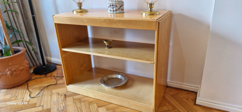 Mueble Madera Con Estante. Diseño Italiano. Color Claro Marrón Claro (Usado)