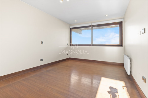 Casa En Arriendo De 5 Dorm. En Lo Barnechea