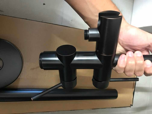 Imagem 11 de 11 de Misturador Banheira Preto Fosco Bica Alta Piso Freestanding