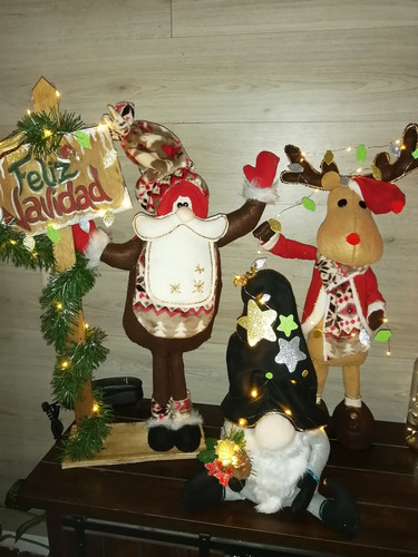 Imagen 3 de 4 de Figuras Navideñas De Fieltro Y Madera Con Luz Led Artesanal
