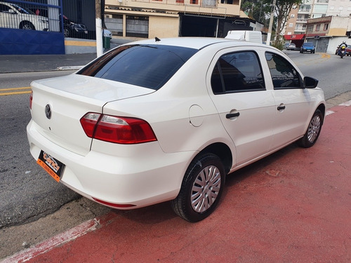 Imagem 6 de 10 de Volkswagen Voyage 2015 1.0 Trendline Total Flex 4p