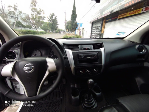 Imagen 8 de 10 de Nissan Np300 2018 2.5 Pick-up Dh Pack Seg Mt