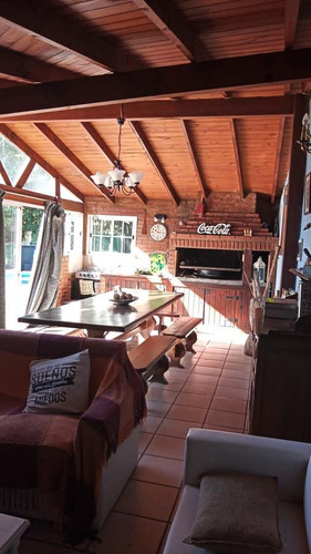 Imagen 12 de 15 de Confortable Casa Quinta En Venta En El Centro De Fco. Álvarez