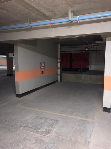 Estacionamiento En Lyon/pocuro/metro I De Suarez