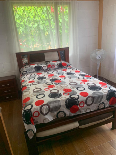 Alquilo Corta Estancia Casa Campestre Quinta Vacacional Silanche Vía Los Bancos 3 Cuartos, 2 Baños, Parqueadero, Amoblado, Area Común, Piscina, Canchas, Serv Básicos, Clima Cálido A 2hrs De Quito