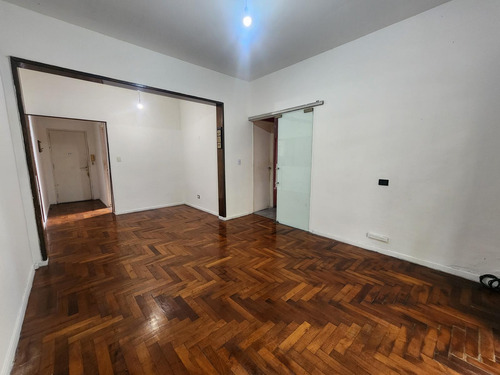 Oportunidad En Almagro. Departamento De 3 Ambientes Con Terraza De Uso Común.