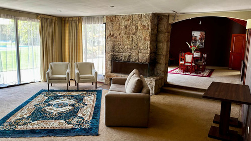 Venta De Espectacular Propiedad En Pirque. Gran Casona, Ubic