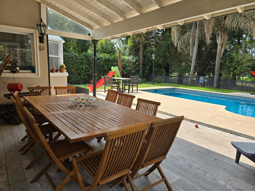 Venta St Thomas Norte 3 Plantas, Quincho, Piscina Climatizada, 390 Mts.