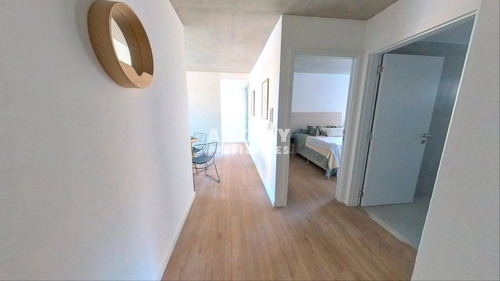 Apartamento En Venta De 2 Dormitorios En Centro (ref: Ast-434)