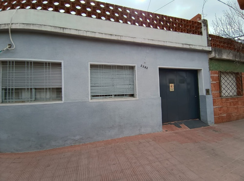 Casa De 3 Ambientes + Local Alberdi
