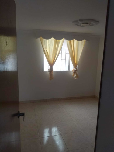 Imagen 11 de 14 de Oferta. Apartamento Recién Remodelado 4 Habitaciones!!!