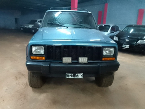 Imagen 2 de 10 de Jeep Cherokee Sport