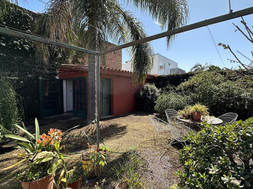 Barrio Juniors - Se Vende Casa De 2 Dorm - Patio Con Asador - Disponibilidad Inmediata
