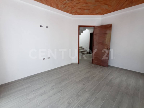 Casa En Venta En Solares Banthí, San Juan Del Río, Querétaro.