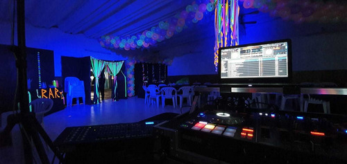 Imagen 2 de 10 de Salón Para 80 Personas Con Patio Y Parrillero