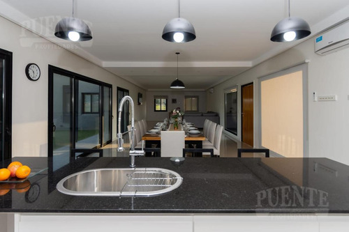 Imagen 7 de 24 de Casa - Estancia Villa Maria - Venta Con Renta